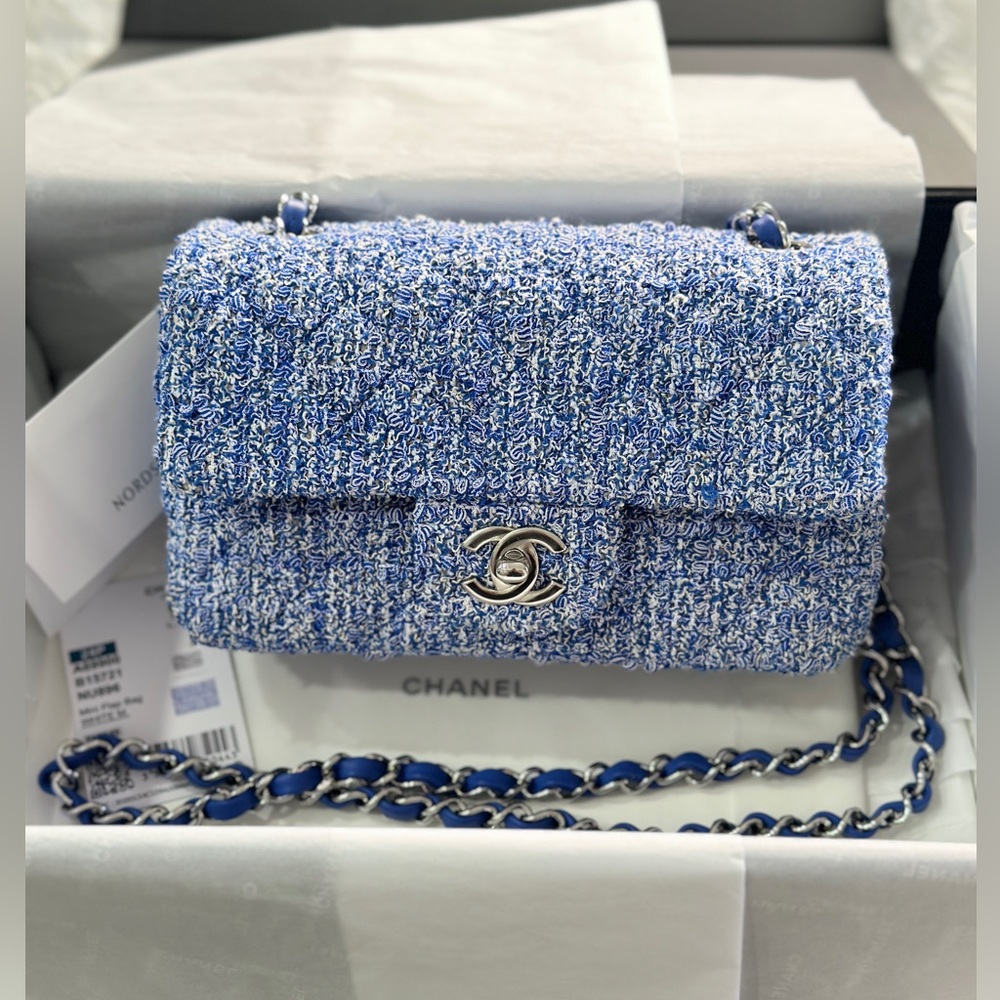 CHANEL CLASSIC MINI RECTANGULAR IN BLUE & WHITE TWEED - Picture 4 of 9